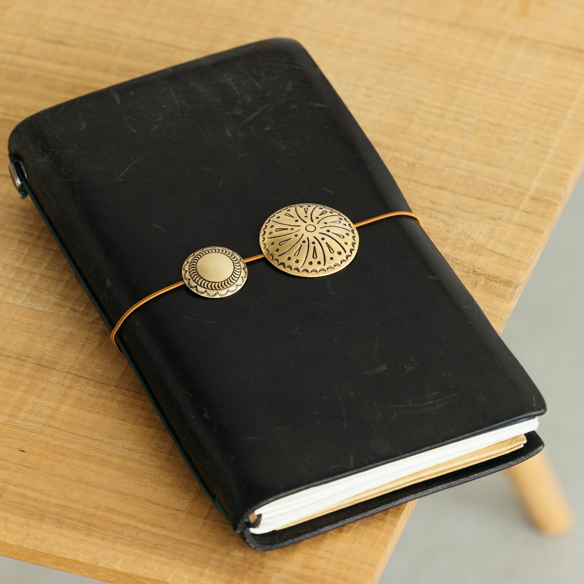 SL0711 Spiral Large concho F