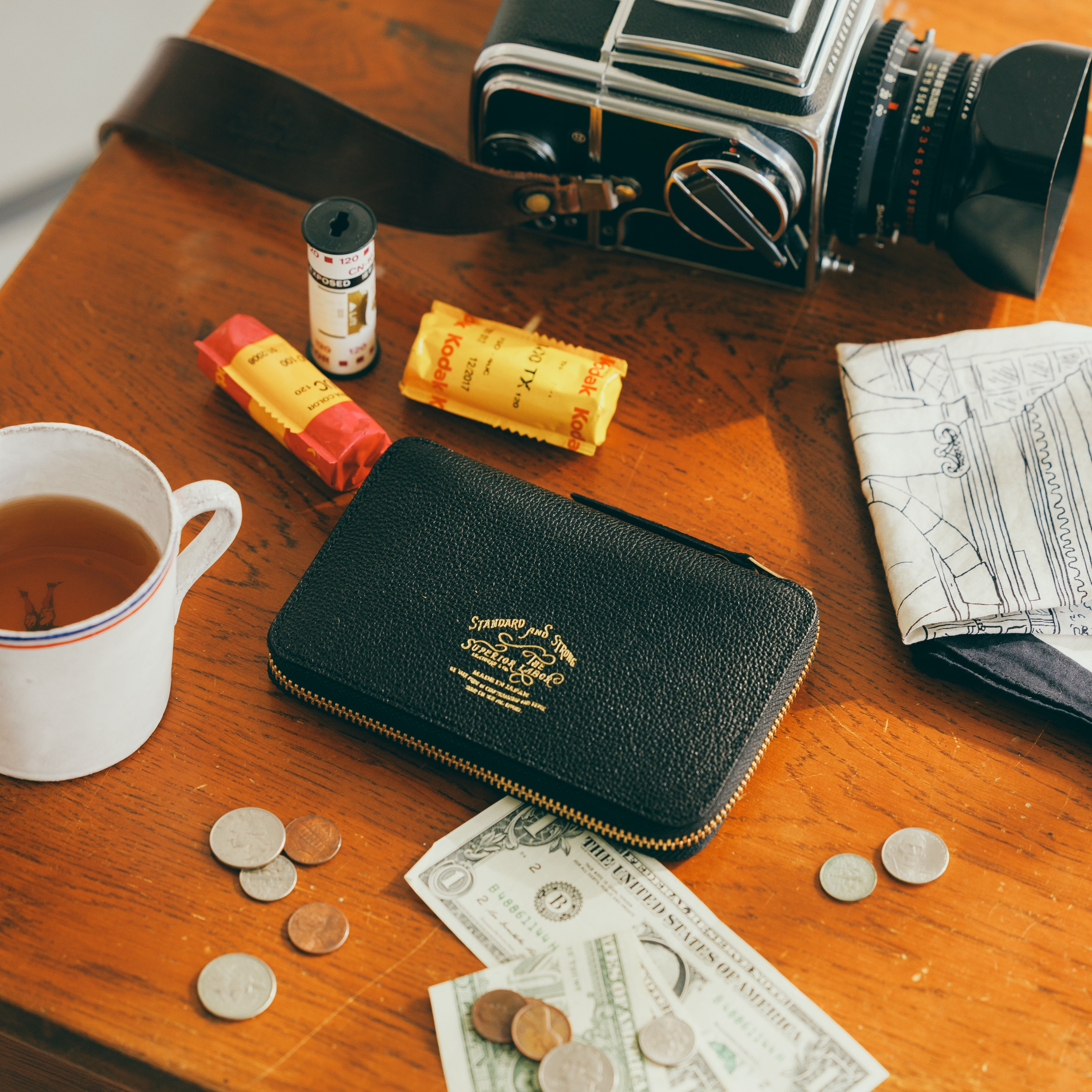 SL0304 KUROZAN zip middle wallet