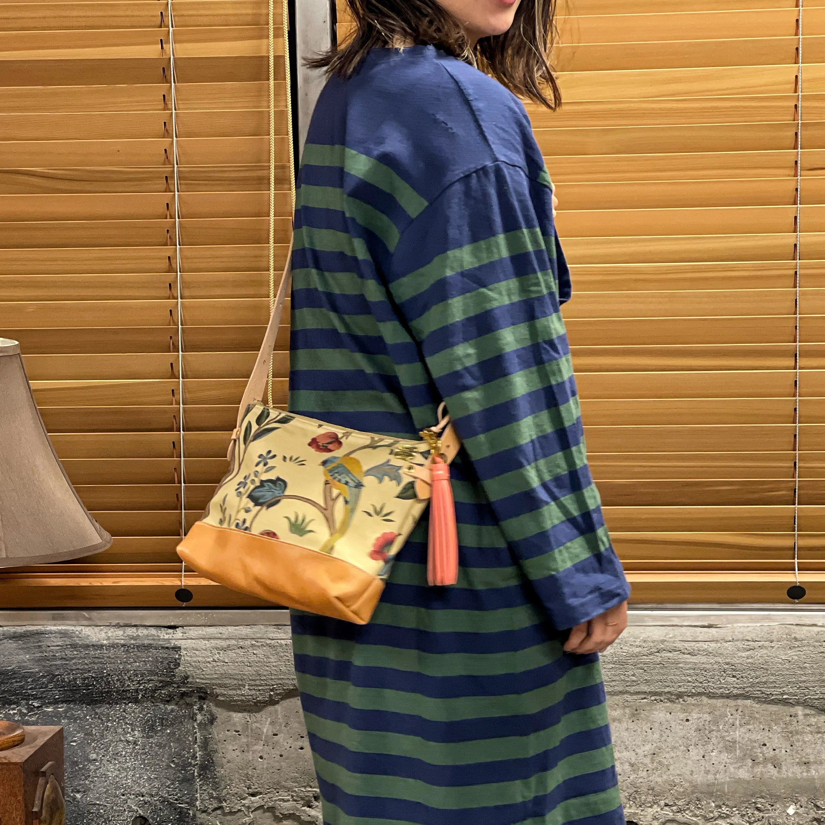 SL0835 William Morris leather bottom shoulder bag S